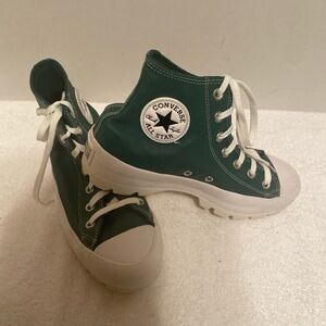 Converse chuck Taylor’s  women’s size 8 High-Top Sneakers in Green and White